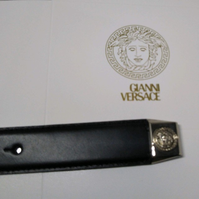 Gianni Versace(ジャンニヴェルサーチ)の新品・未使用品☆ベルサーチメンズベルト・銀色2連タイプ メンズのファッション小物(ベルト)の商品写真