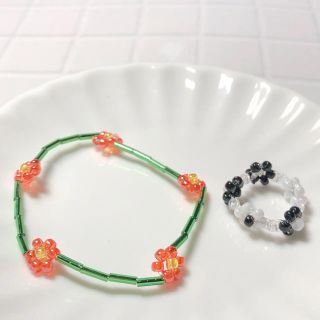 フラワーブレスレット　モノトーン　ビーズリング　비즈반지　ハンドメイド(リング)