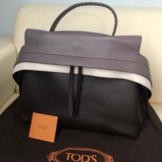 トッズ(TOD'S)の美品　TOD'S  トッズ　ショルダーバッグ　ビジネスバッグ　正規品(ショルダーバッグ)