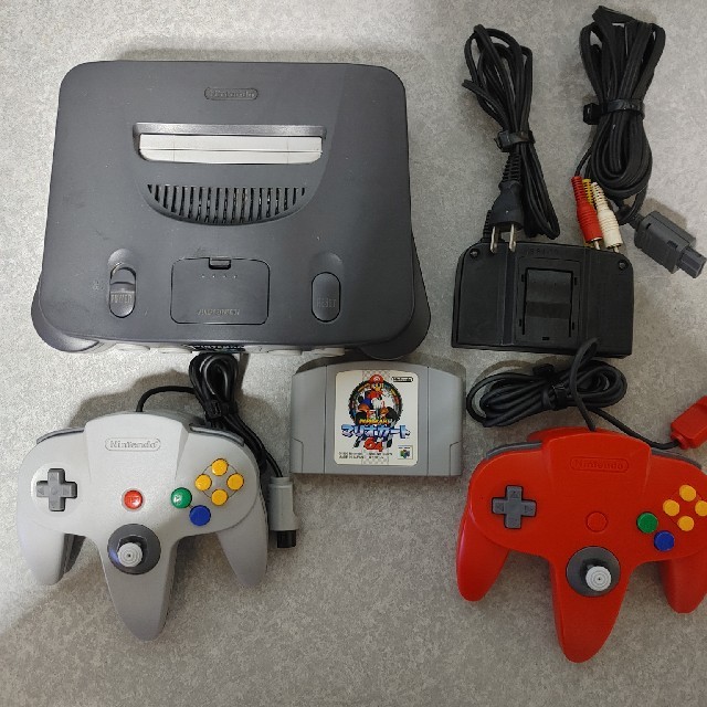 NINTENDO 64(ニンテンドウ64)のニンテンドー64本体、マリオカートソフト エンタメ/ホビーのゲームソフト/ゲーム機本体(家庭用ゲーム機本体)の商品写真