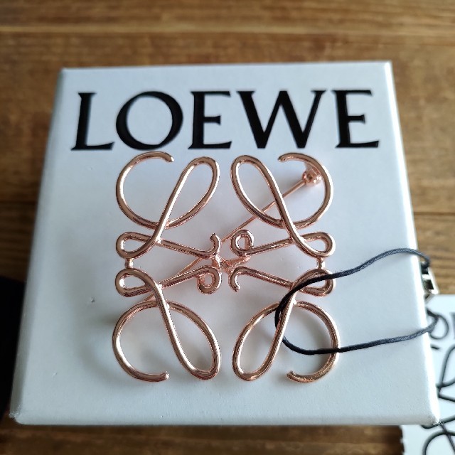 LOEWE ロエベ 大人気 正規品アナグラム ブローチ ピン ロゴ ローズ