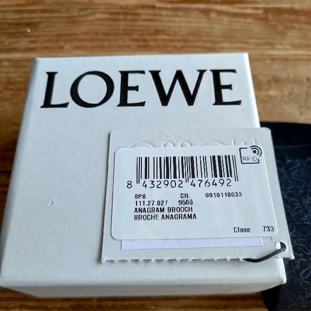 LOEWE(ロエベ)のLOEWE ロエベ 大人気 正規品アナグラム ブローチ ピン ロゴ ローズ レディースのアクセサリー(ブローチ/コサージュ)の商品写真