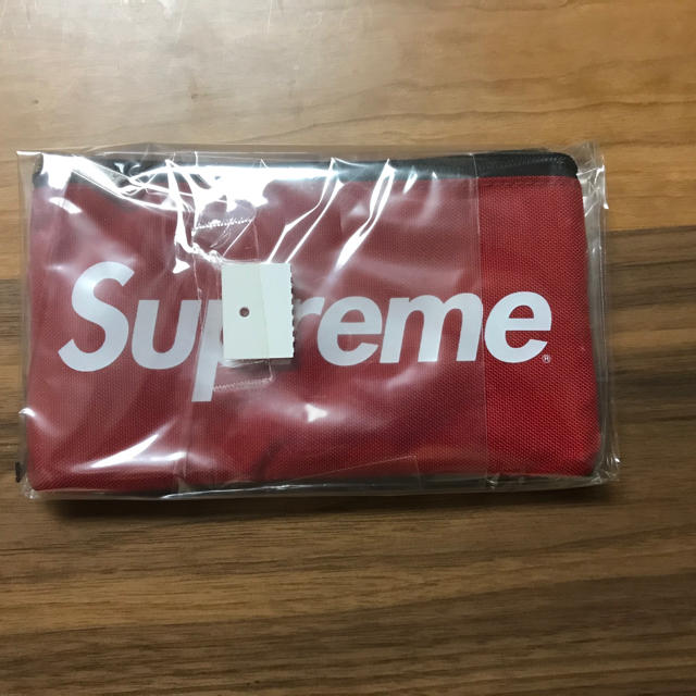 Supreme(シュプリーム)の新品 supreme mobile pouch スマホ/家電/カメラのスマホアクセサリー(モバイルケース/カバー)の商品写真