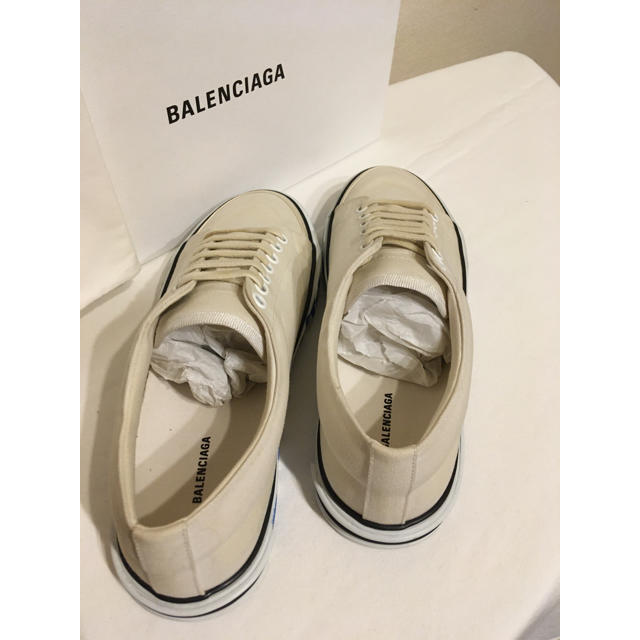 Balenciaga(バレンシアガ)の【新品未使用】BALENCIAGA バレンシアガ  ダメージ加工 スニーカー レディースの靴/シューズ(スニーカー)の商品写真