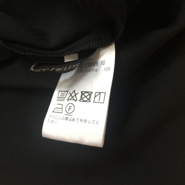 STRAWBERRY-FIELDS(ストロベリーフィールズ)のトップス カットソー ストロベリーフィールズ ブラック 薄手 シンプル レディースのトップス(カットソー(半袖/袖なし))の商品写真