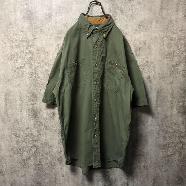 carhartt(カーハート)の【ざき様専用】カーハートワンポイントレザーロゴ入りダブルポケット半袖ワークシャツ メンズのトップス(シャツ)の商品写真