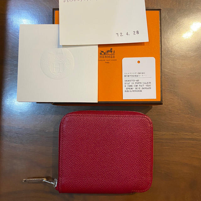 【1度使用の極美品】hermes シルクインコンパクト　ルビー