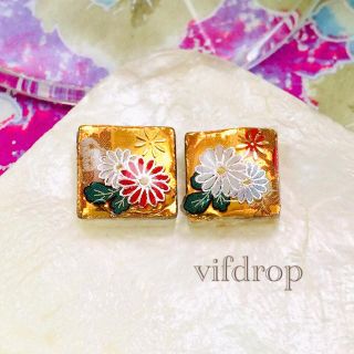 菊花和柄のゴールドタイルピアス イヤリング(ピアス)