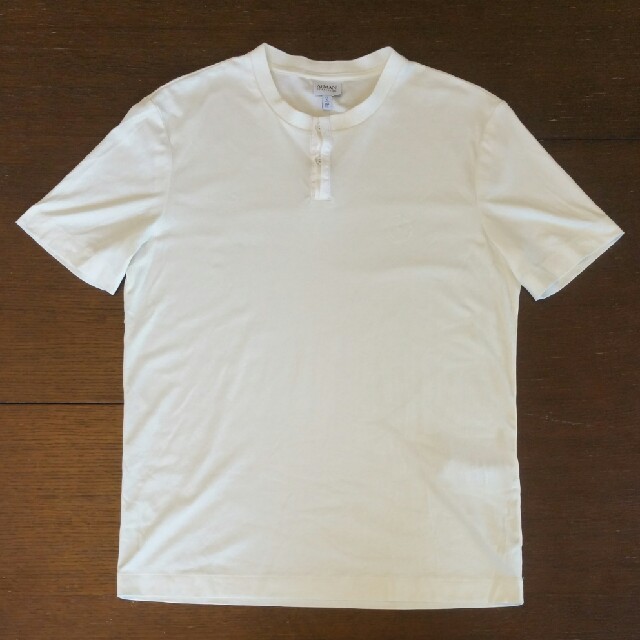 ARMANI COLLEZIONI(アルマーニ コレツィオーニ)の値下げ！新品 ARMANI COLLEZIONI Tシャツ メンズのトップス(Tシャツ/カットソー(半袖/袖なし))の商品写真