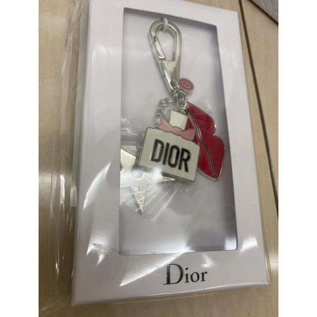 Dior(ディオール)のm.j様専用‼️Dior✨ノベルティセット💕キーホルダー付き！新品未使用 エンタメ/ホビーのコレクション(ノベルティグッズ)の商品写真