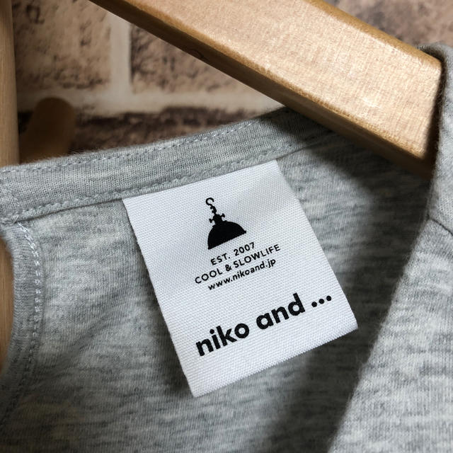 niko and...(ニコアンド)のニコアンド　カットソー　半袖　グレー レディースのトップス(カットソー(半袖/袖なし))の商品写真