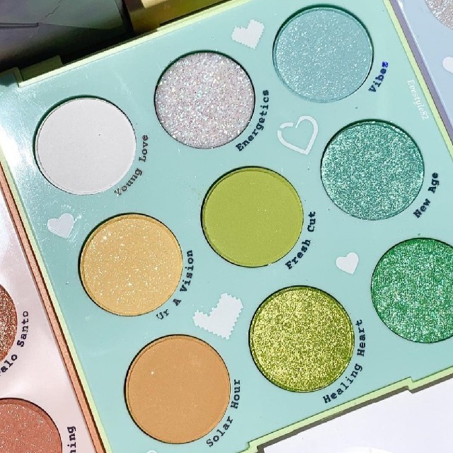 colourpop(カラーポップ)のカラーポップ aura out 9色アイシャドウパレット コスメ/美容のベースメイク/化粧品(アイシャドウ)の商品写真