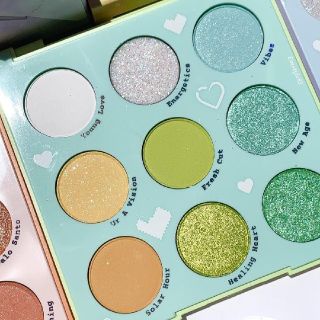 カラーポップ(colourpop)のカラーポップ aura out 9色アイシャドウパレット(アイシャドウ)