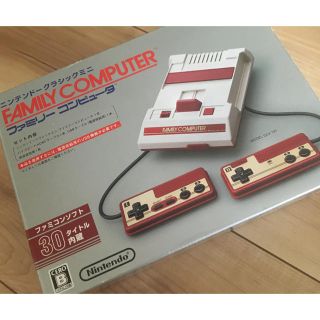 ニンテンドウ(任天堂)のファミリーコンピュータークラシックミニ(家庭用ゲーム機本体)