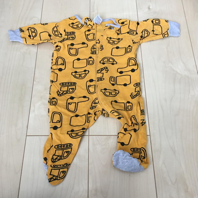 Gerber(ガーバー)のGerber★足つきロンパース黄 0-3m キッズ/ベビー/マタニティのベビー服(~85cm)(ロンパース)の商品写真