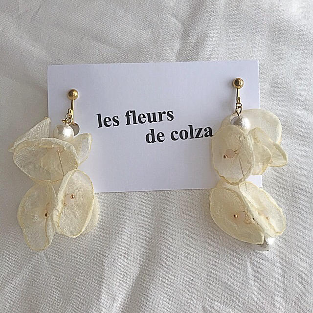 Francfranc(フランフラン)のWhitepetal×cotton perl pierce/earring ハンドメイドのアクセサリー(ピアス)の商品写真