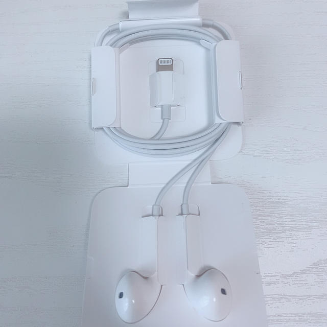 Apple(アップル)のiPhone イヤフォン スマホ/家電/カメラのオーディオ機器(ヘッドフォン/イヤフォン)の商品写真