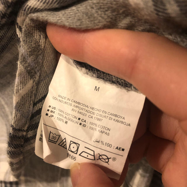 GAP(ギャップ)のチェックシャツ　グレー レディースのトップス(シャツ/ブラウス(長袖/七分))の商品写真