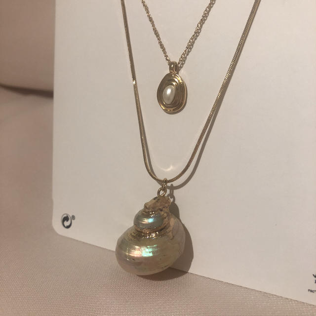 ZARA(ザラ)のzara ネックレス　シェル　新品 レディースのアクセサリー(ネックレス)の商品写真