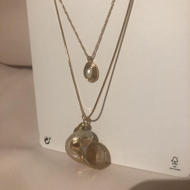 ZARA(ザラ)のzara ネックレス　シェル　新品 レディースのアクセサリー(ネックレス)の商品写真