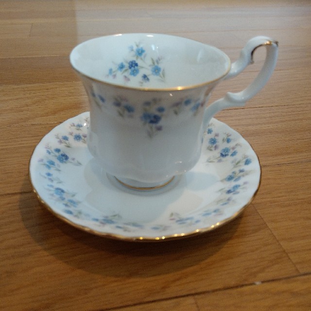 ROYAL ALBERT(ロイヤルアルバート)のロイヤルアルバートデミタスカップ インテリア/住まい/日用品のキッチン/食器(グラス/カップ)の商品写真