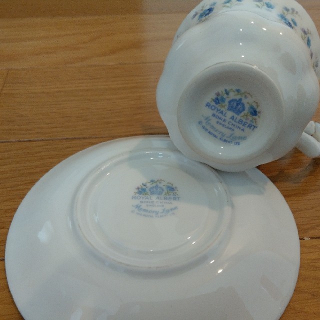 ROYAL ALBERT(ロイヤルアルバート)のロイヤルアルバートデミタスカップ インテリア/住まい/日用品のキッチン/食器(グラス/カップ)の商品写真