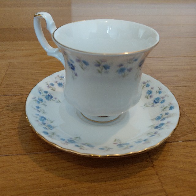 ROYAL ALBERT(ロイヤルアルバート)のロイヤルアルバートデミタスカップ インテリア/住まい/日用品のキッチン/食器(グラス/カップ)の商品写真