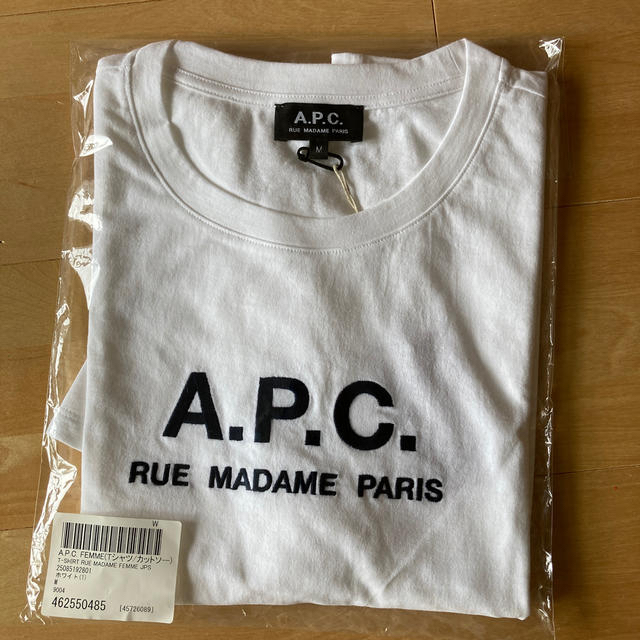 A.P.C(アーペーセー)のAPC tシャツ　新品 レディースのトップス(Tシャツ(半袖/袖なし))の商品写真