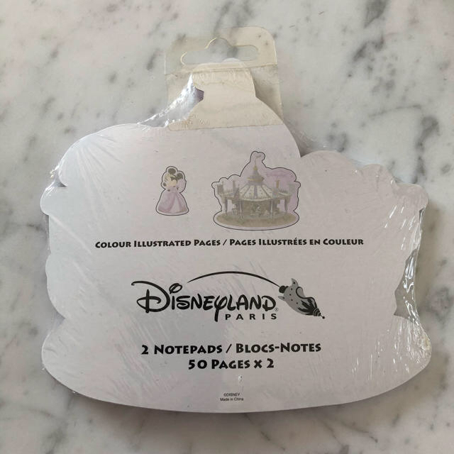 Disney(ディズニー)の【新品】激レア♡Disneyland Paris♡ミニーちゃん メモ帳 インテリア/住まい/日用品の文房具(ノート/メモ帳/ふせん)の商品写真