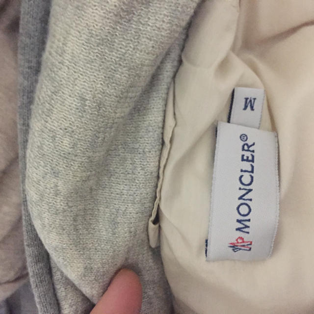 MONCLER(モンクレール)のモンクレール  ダウンベスト 国内正規品 週末限定値下げ メンズのジャケット/アウター(ダウンベスト)の商品写真