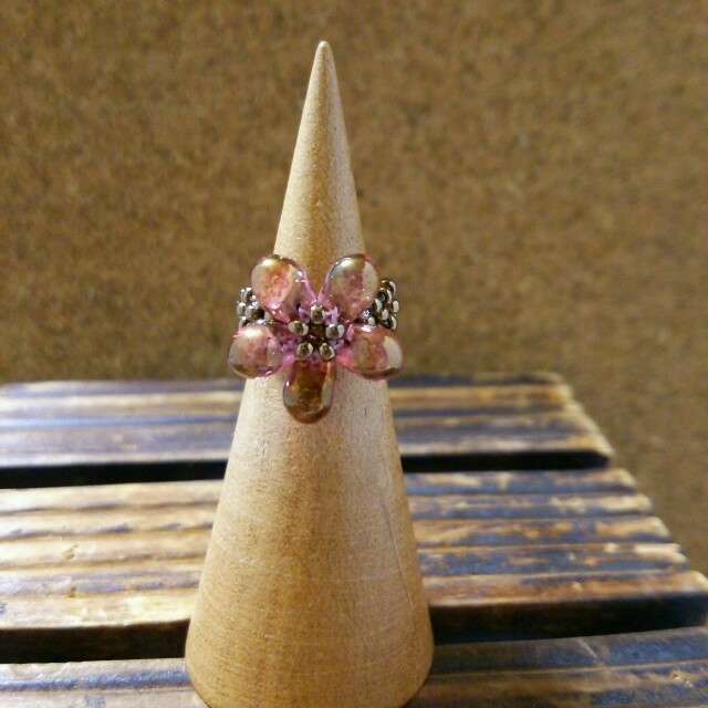 NO.61 お花のビーズリング ハンドメイドのアクセサリー(リング)の商品写真