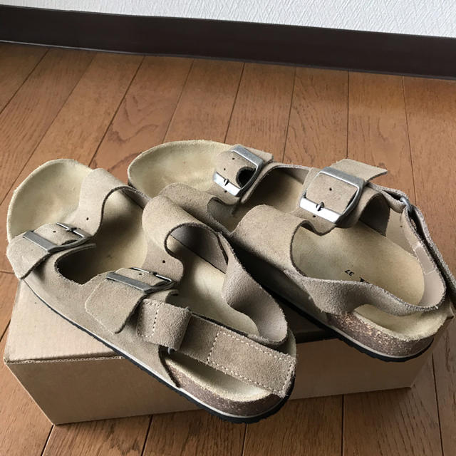 ZARA KIDS(ザラキッズ)のZARAスウェードサンダル キッズ/ベビー/マタニティのキッズ靴/シューズ(15cm~)(サンダル)の商品写真