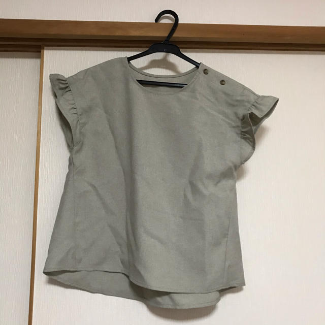 GU(ジーユー)の（GU）GIRLSフリルブラウス(半袖) キッズ/ベビー/マタニティのキッズ服女の子用(90cm~)(Tシャツ/カットソー)の商品写真