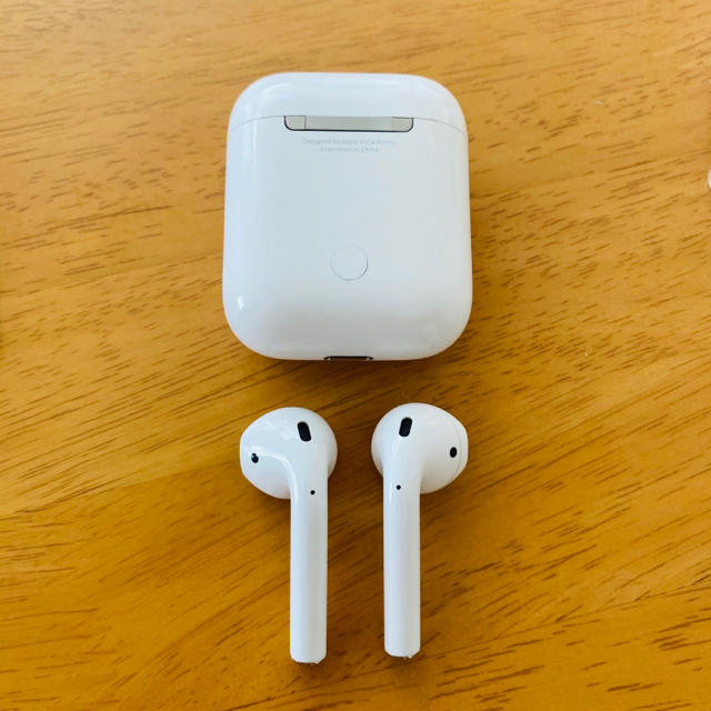 ヘッドフォン/イヤフォンAirpods 第二世代 正規品 - ヘッドフォン