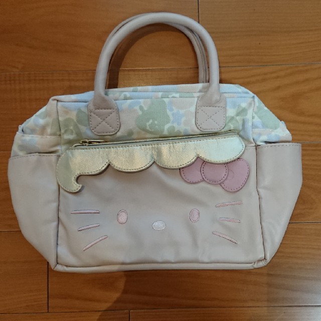 ハローキティ(ハローキティ)のハローキティ❤️🐱 優しいピンクの可愛いバッグ👜ゴールドキラキラ✨ポーチ👝 エンタメ/ホビーのおもちゃ/ぬいぐるみ(キャラクターグッズ)の商品写真