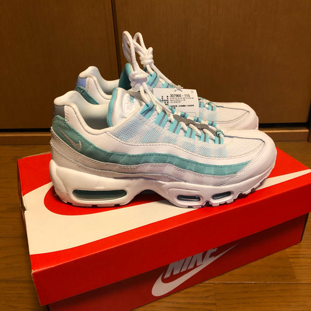 NIKE(ナイキ)のWMNS AIR MAX 95 アクア 23.5cm 新品未使用☆ レディースの靴/シューズ(スニーカー)の商品写真