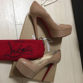 クリスチャンルブタン(Christian Louboutin)のルブタン♡ベージュ エナメル(ハイヒール/パンプス)