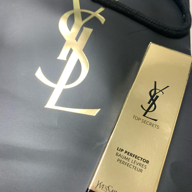 Yves Saint Laurent Beaute(イヴサンローランボーテ)のrimimi様専用　ショップ袋無しイブサンローサン　リップ用美容液 コスメ/美容のスキンケア/基礎化粧品(リップケア/リップクリーム)の商品写真