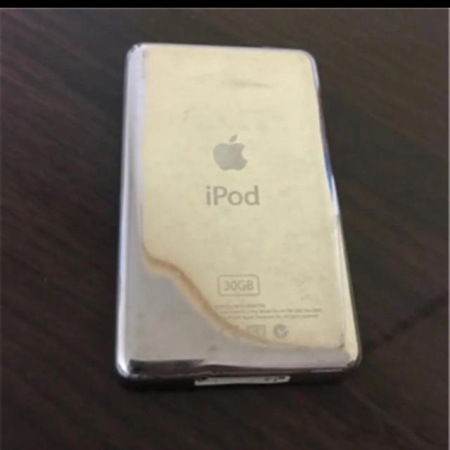 Apple(アップル)のiPod 30G ジャンク品 スマホ/家電/カメラのオーディオ機器(ポータブルプレーヤー)の商品写真