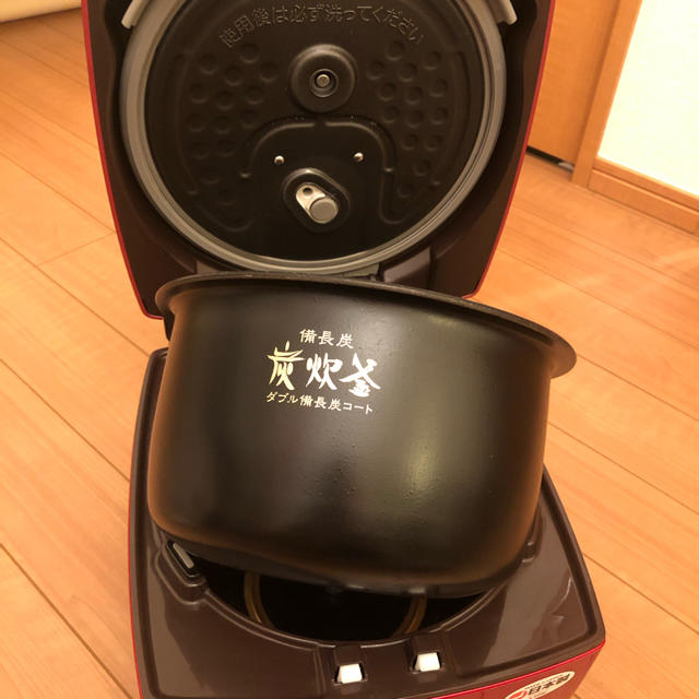 三菱(ミツビシ)のマナ様専用♡三菱　炭炊釜　NJ-VX107-R型 スマホ/家電/カメラの調理家電(炊飯器)の商品写真
