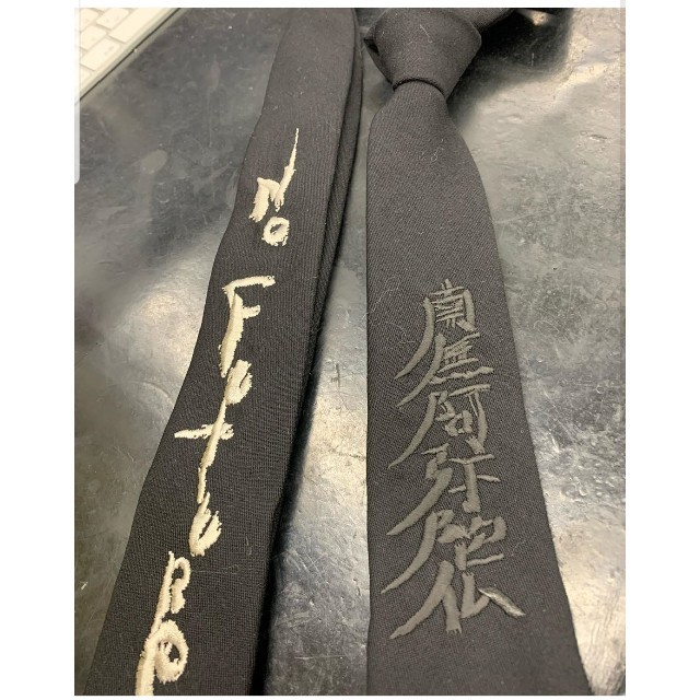 Yohji Yamamoto(ヨウジヤマモト)の【Yohji Yamamoto】No Future Embroidery tie メンズのファッション小物(ネクタイ)の商品写真