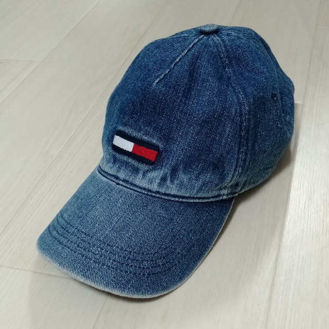 TOMMY HILFIGER(トミーヒルフィガー)のウィメンズ　TOMMY JEANS　デニム　キャップ レディースの帽子(キャップ)の商品写真