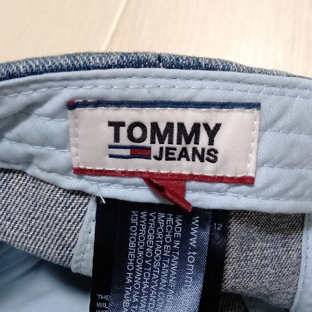 TOMMY HILFIGER(トミーヒルフィガー)のウィメンズ　TOMMY JEANS　デニム　キャップ レディースの帽子(キャップ)の商品写真