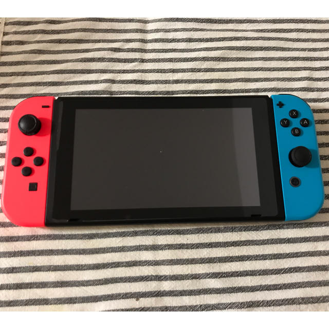 Nintendo Switch (L)ネオンレッド/(R) ネオンブルー