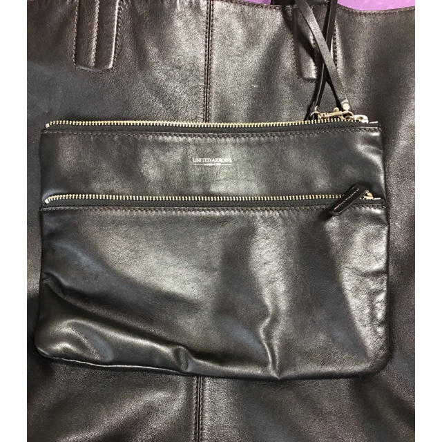UNITED ARROWS(ユナイテッドアローズ)のレザー トートバッグ 黒　ユナイテッドアローズ メンズのバッグ(トートバッグ)の商品写真