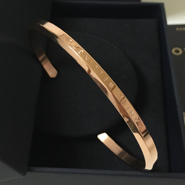 Daniel Wellington(ダニエルウェリントン)のダニエルバングル　ローズゴールド　L メンズのアクセサリー(バングル/リストバンド)の商品写真