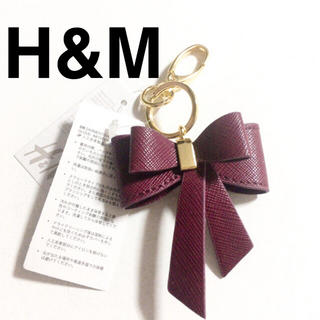 エイチアンドエム(H&M)の【新品未使用】H&M レザー風 リボンキーホルダー(キーホルダー)