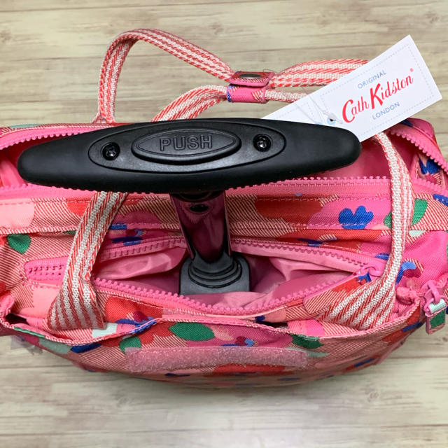 Cath Kidston(キャスキッドソン)の【nao様専用】キャスキッドソン　キャリーバッグ　パンジーツイル レディースのバッグ(リュック/バックパック)の商品写真