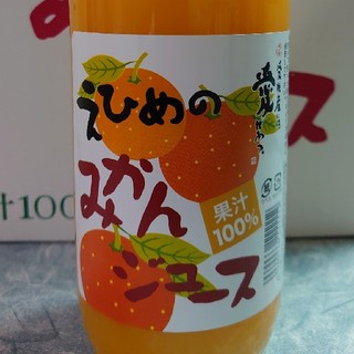 愛媛県産果汁１００％えひめみかんストレートジュースです。1000㎜x6本入りです(フルーツ)