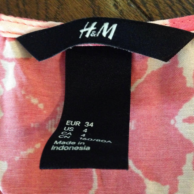 H&M(エイチアンドエム)のH&M カットソー レディースのトップス(カットソー(半袖/袖なし))の商品写真